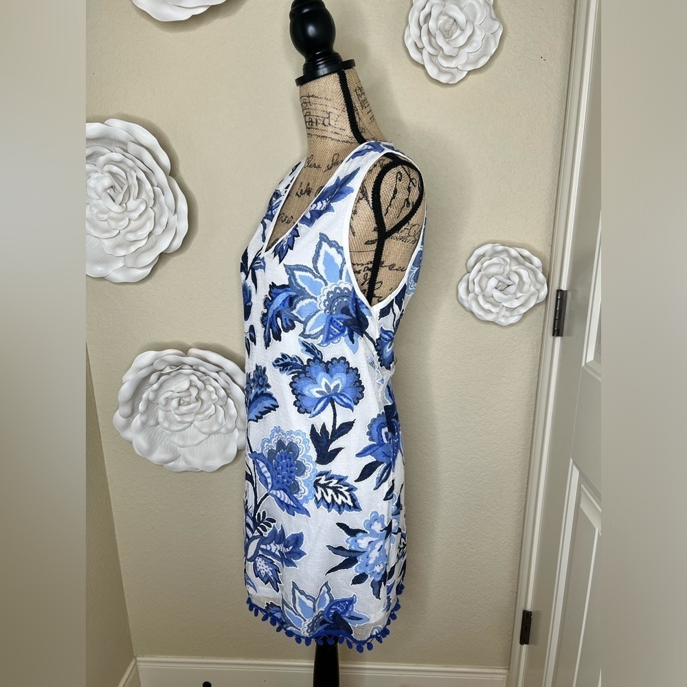 Entro Sleeveless White & Blue Floral Pom Pom Hemline Dress Size Large - Picture 8 of 13
